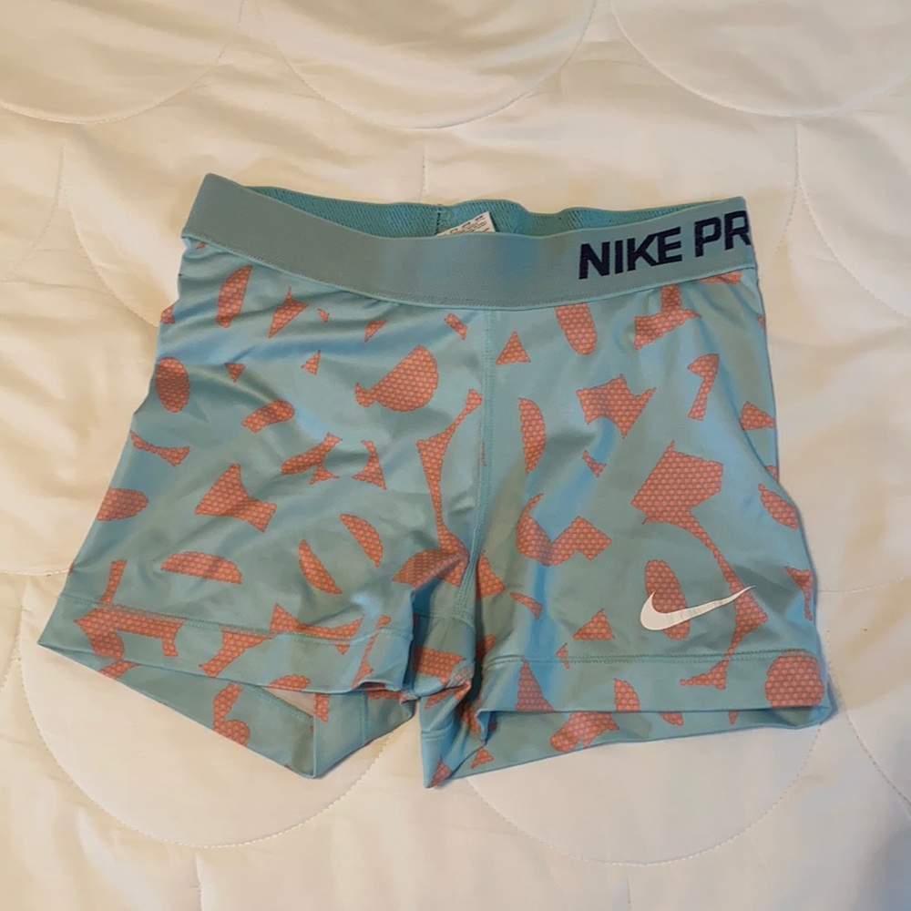 Nike pro spandex size small